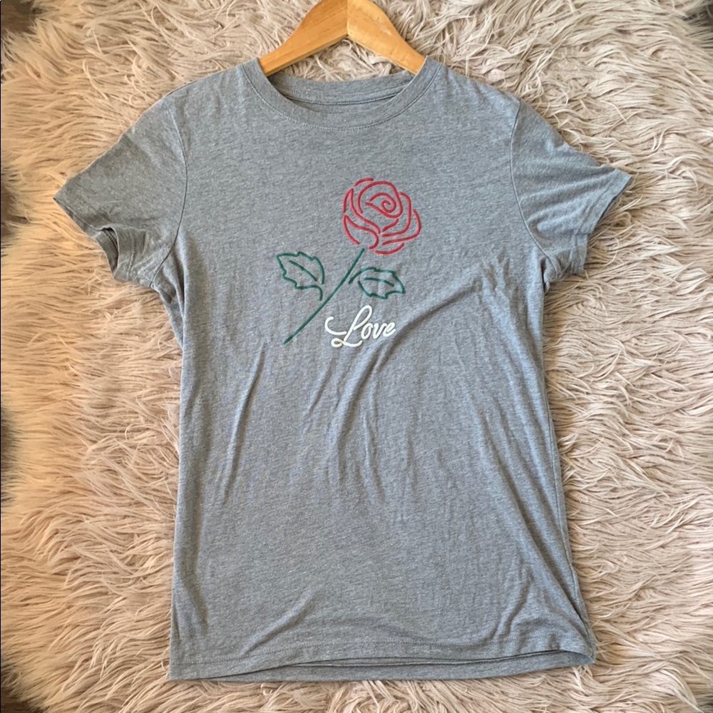 Aéropostale Women’s Gray Graphic Top